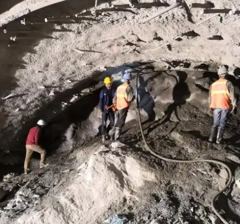 榆中拱顶带模注浆料的施工流程及注意事项